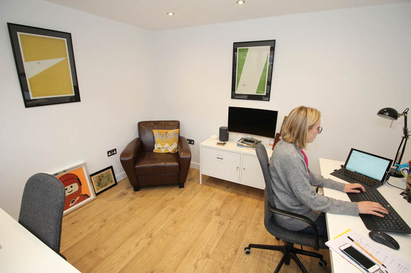 Garden office with underfloor heating by Timber Rooms